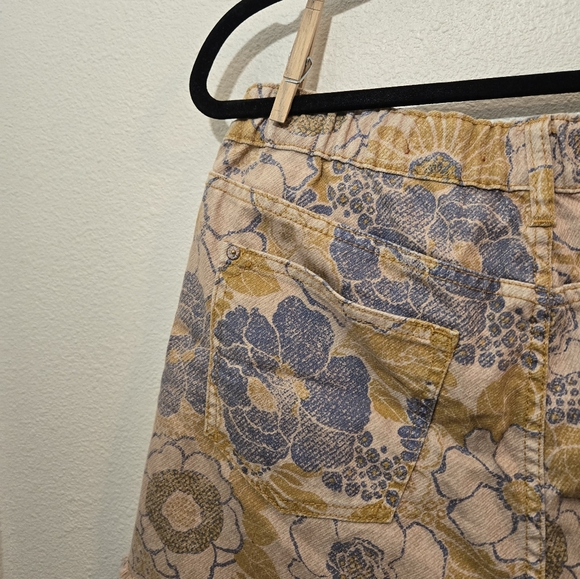 Pilcro Hi Rise Denim Floral Shorts Large - Picture 8 of 14